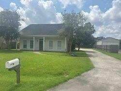 Pre-foreclosure in  Meadow Crossing Dr Walker, LA 70785
