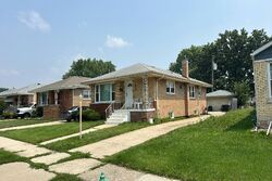 Pre-foreclosure in  S Fairfield Ave Evergreen Park, IL 60805