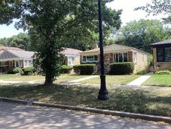 Pre-foreclosure in  Callan Ave Evanston, IL 60202