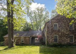 Pre-foreclosure in  Shandwick Ln Granger, IN 46530
