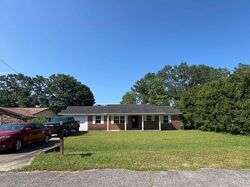  Parker Dr, Hinesville GA