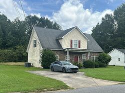  Bradley Cir, Barnesville GA