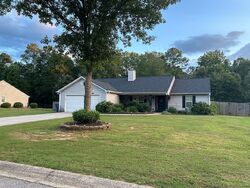 Pre-foreclosure in  Vinemont Way Auburn, GA 30011