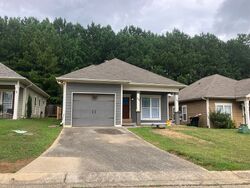 Pre-foreclosure in  Hathaway Ln Odenville, AL 35120