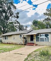 Pre-foreclosure Listing in W Paschal St TROUP, TX 75789