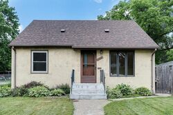 Pre-foreclosure in  Case Ave Saint Paul, MN 55106