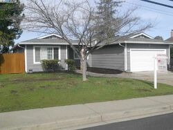 Pre-foreclosure in  Midhill Rd Martinez, CA 94553