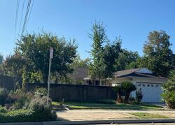 Pre-foreclosure in  E Almendra Dr Fresno, CA 93710