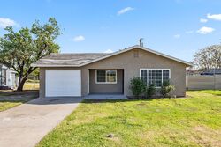 Pre-foreclosure in  E Byrd Ave Fresno, CA 93706