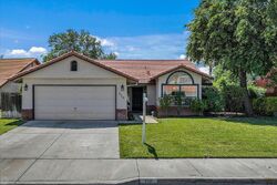 Pre-foreclosure in  Gee Gee Ave Los Banos, CA 93635
