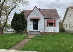 Pre-foreclosure in  E 143rd St Cleveland, OH 44128