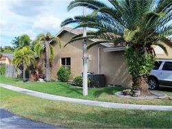 Pre-foreclosure in  NW 34th Mnr Fort Lauderdale, FL 33351