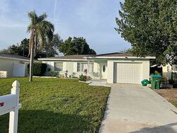 Pre-foreclosure in  43rd Ave N Saint Petersburg, FL 33709