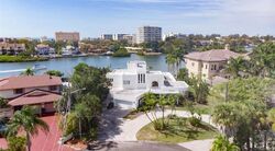 Pre-foreclosure in  Ridgewood Ln Sarasota, FL 34231