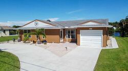 Pre-foreclosure in  SE Sunflower St Port Saint Lucie, FL 34952