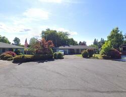 Pre-foreclosure in  SE Sunrise Ct Portland, OR 97267