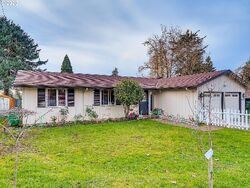 Pre-foreclosure in  SE 212th Ave Gresham, OR 97030