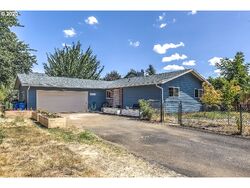 Pre-foreclosure in  SE 171st Ave Portland, OR 97236