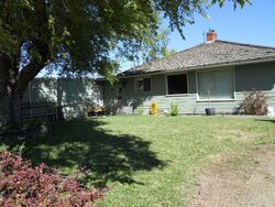 Pre-foreclosure in  SW Obsidian Ave Redmond, OR 97756