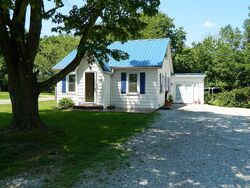 Pre-foreclosure in  SW 6th St Fairfield, IL 62837