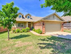 Pre-foreclosure in  SE 18th St Choctaw, OK 73020