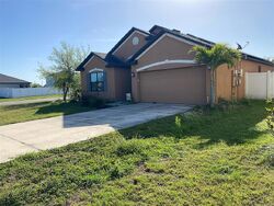 Pre-foreclosure in  Willow Walk Dr Palmetto, FL 34221