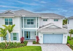 Pre-foreclosure in  Crestview Cir West Palm Beach, FL 33412