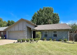 Pre-foreclosure in  N Butternut Ct Broken Arrow, OK 74012