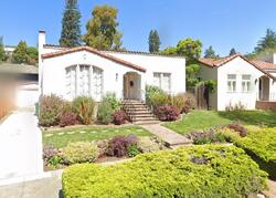 Pre-foreclosure in  Trestle Glen Rd Oakland, CA 94610