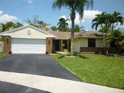 Pre-foreclosure in  Poplar Hill Ct Fort Lauderdale, FL 33325