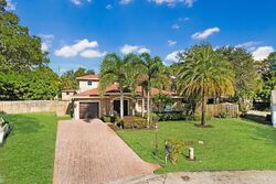 Pre-foreclosure in  W Pineridge Ct Delray Beach, FL 33444