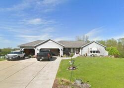 Pre-foreclosure in  W Prairie Ln New Berlin, WI 53151