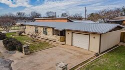 Pre-foreclosure in  Flamingo Rd Granbury, TX 76049