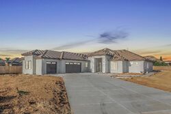 Pre-foreclosure in  Powers Ave Clovis, CA 93619