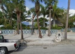 Pre-foreclosure in  Avenida Messina Sarasota, FL 34242
