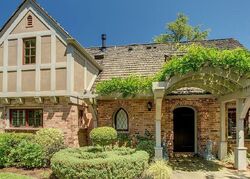 Pre-foreclosure in  Fairweather Ln Medina, WA 98039