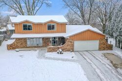Pre-foreclosure in  Normandy Ln Green Bay, WI 54301