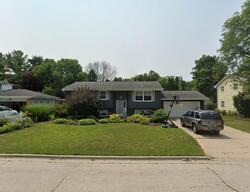 Pre-foreclosure in  Sherwood Dr Green Bay, WI 54313