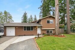 Pre-foreclosure in  54th Dr Ne Marysville, WA 98271