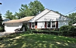  Lakeview Dr, Hewlett NY