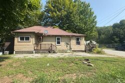 Pre-foreclosure Listing in Woodland Ave MEXICO, ME 04257