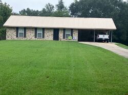 Pre-foreclosure in  N RIDGEWOOD DR Baton Rouge, LA 70814