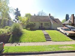 Pre-foreclosure in  N James St Portland, OR 97203