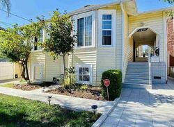 Pre-foreclosure in  Irving Ave Oakland, CA 94601