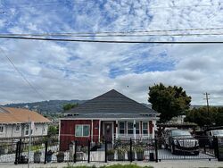 Pre-foreclosure in  Lyon Ave Oakland, CA 94601