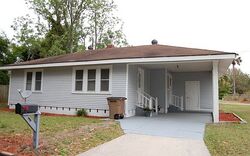 Pre-foreclosure in  NW Garnet Gln Lake City, FL 32055