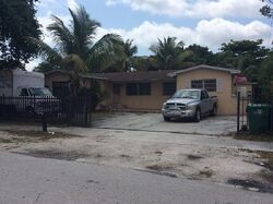 Pre-foreclosure in  NW 118th St Miami, FL 33168