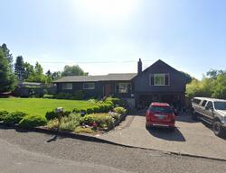 Pre-foreclosure in  SE Estella Ave Portland, OR 97267