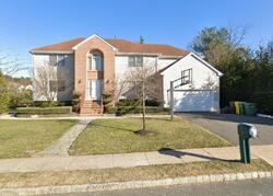 Pre-foreclosure in  Gefen Dr Lakewood, NJ 08701