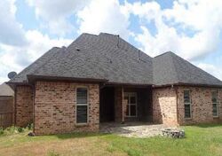 Pre-foreclosure in  SILTSTONE RDG Brandon, MS 39047